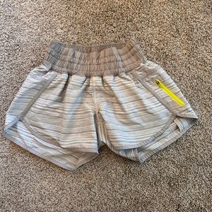Lululemon Shorts sz 6